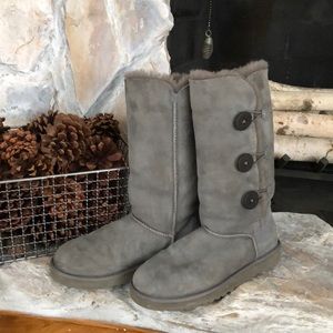 UGG Bailey Button Triplet Boot in Gray